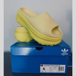 Women's adidas adiFOM Stan Slides Powder Yellow Pure Sulfur Size 6 New in Box